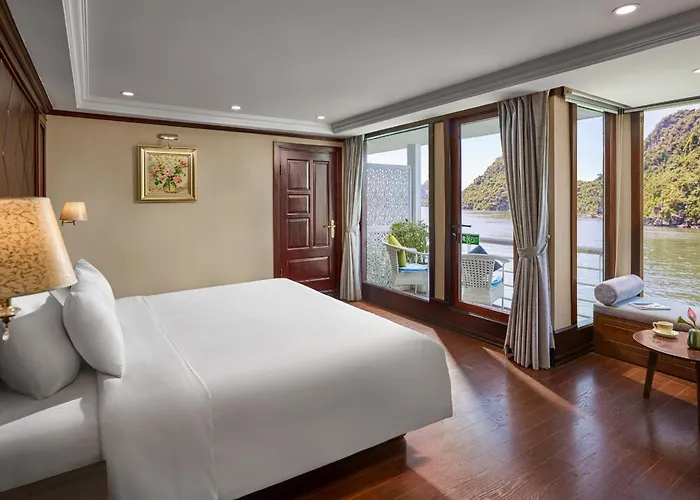 Verdure Lotus Classic Cruise On Lan Ha Bay 4* Hạ Long