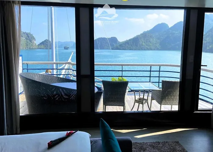 Verdure Lotus Classic Cruise On Lan Ha Bay 4* Hạ Long