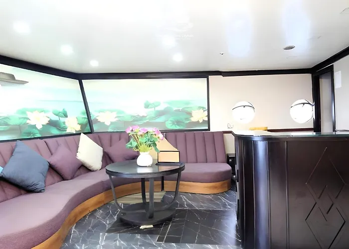 Verdure Lotus Classic Cruise On Lan Ha Bay  4*