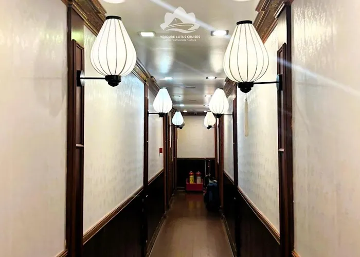 Verdure Lotus Classic Cruise On Lan Ha Bay  4*